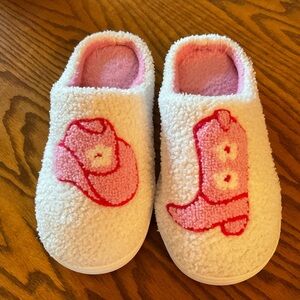 Pair of Fuzzy White/Pink Cowgirl Slippers, Easy Slip-on, Sz Medium (7-8)